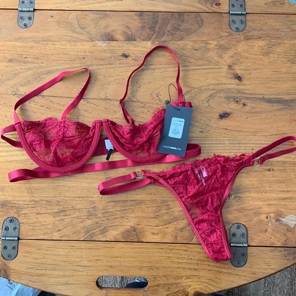 NWT Fashion Nova Lace bra and panty set